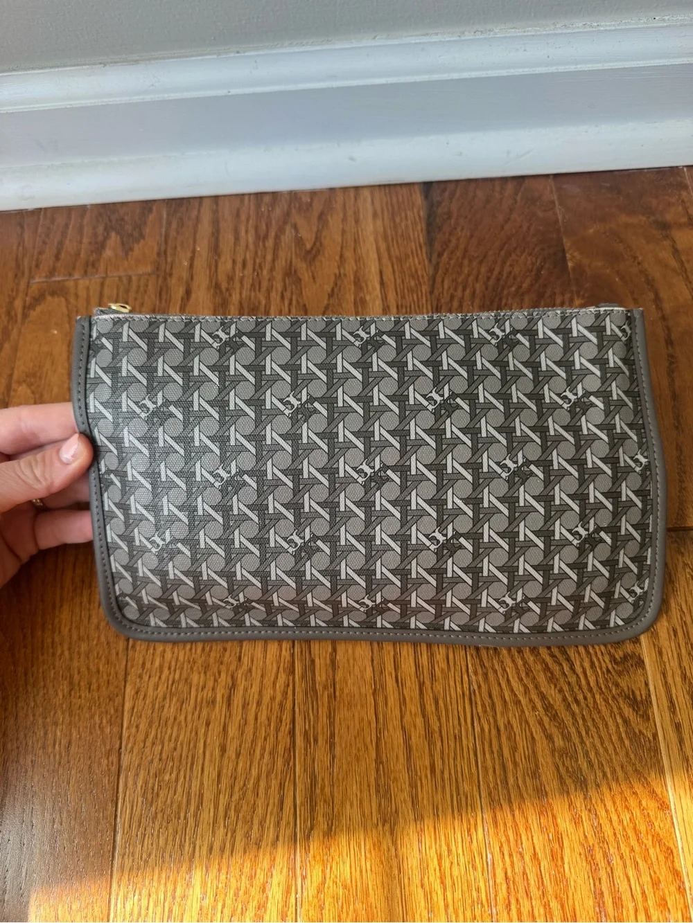 Tory Burch Ever-Ready Zip Gray Logo Tote with Matching Pouch